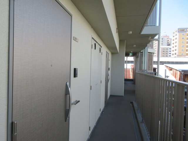 グリシーヌ桜町の玄関