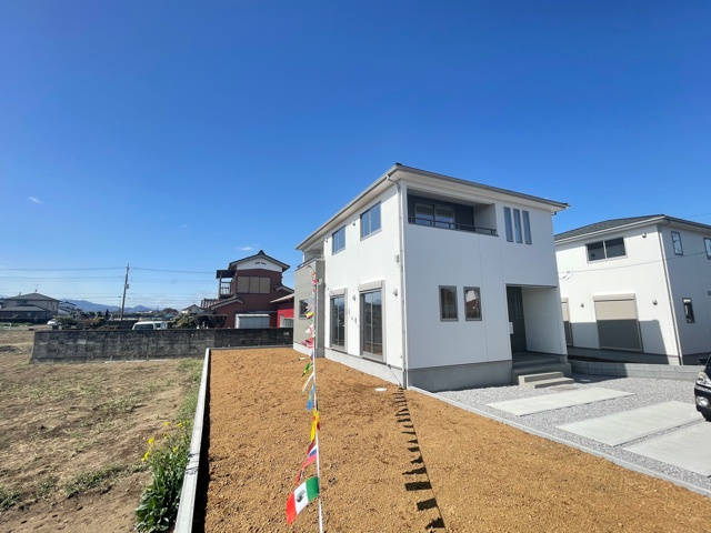 上里町七本木75期（全2棟）1号棟の前面道路含む現地写真