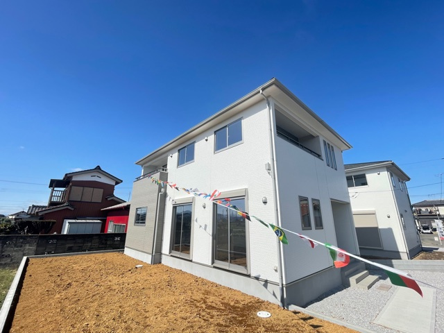 上里町七本木75期（全2棟）1号棟の外観|ナチュラルで飽きの来ないデザインは流行に左右されない家の形です。外構も綺麗に仕上がっています(^▽^)/
