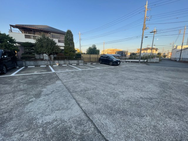 レーベンハイムB棟の駐車場