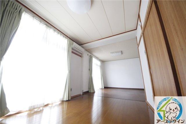 魚住コーポB棟の居間・リビング