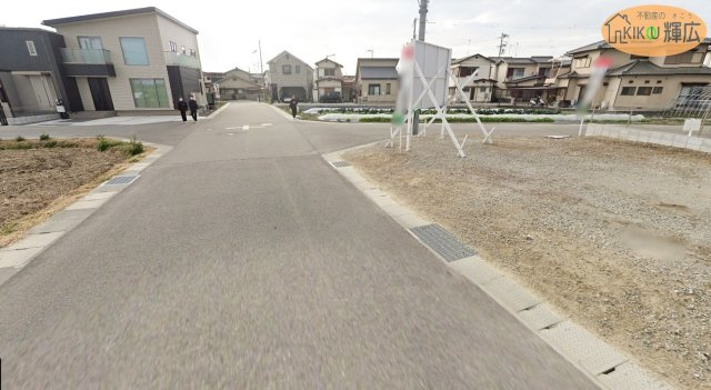 高砂市荒井町小松原4丁目（全8区画）3号地 土地の前面道路含む現地写真|前面道路は広々としておりますので、お車の運転が苦手な方でも安心ですね。
