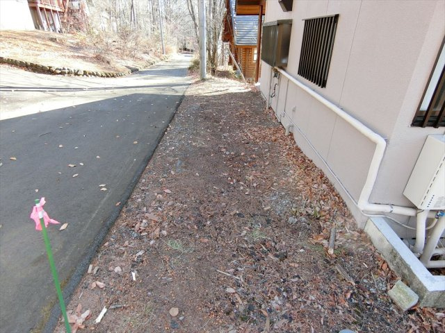 標高1100m以上の自然豊かな八ヶ岳山麓大泉別荘２DK（リフォーム）の駐車場