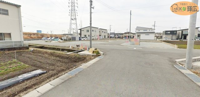 高砂市荒井町小松原4丁目（全8区画）6号地 土地の前面道路含む現地写真|前面道路は広々としておりますので、お車の運転が苦手な方でも安心ですね。