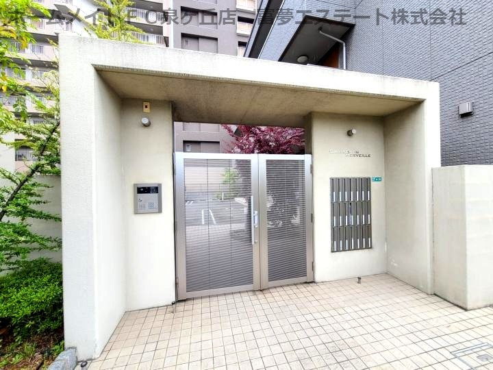 堺市西区浜寺石津町中２丁の賃貸マンションのエントランス
