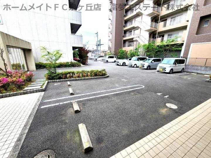 堺市西区浜寺石津町中２丁の賃貸マンションの駐車場