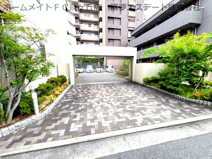堺市西区浜寺石津町中２丁の賃貸マンションの駐車場