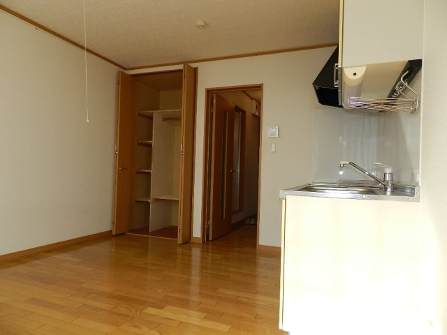 Ｌ．Ｆｉｒｓｔ　Ｃｏｕｒｔの居間・リビング