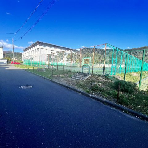 Ｌ．Ｆｉｒｓｔ　Ｃｏｕｒｔのバルコニー