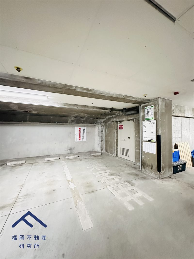 セラピー二日市の駐車場