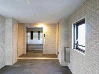 【その他共用部分】 | ヴェレーナシティ パレ・ド・シエル カルティエ2 | お買い物時やベビーカーの出し入れに便利なエレベーター付です。