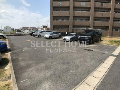 【駐車場】 | フルール・ド・スリジェ | 駐車場に車を止められます