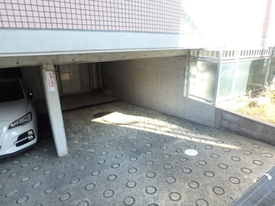 【駐車場】 | エルグランデモンド | 駐車スペースもあります