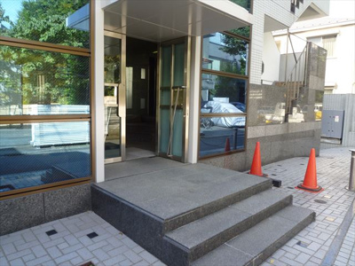 【エントランス】 | 若葉三信ビル | 毎日通るエントランスはこのようになっています