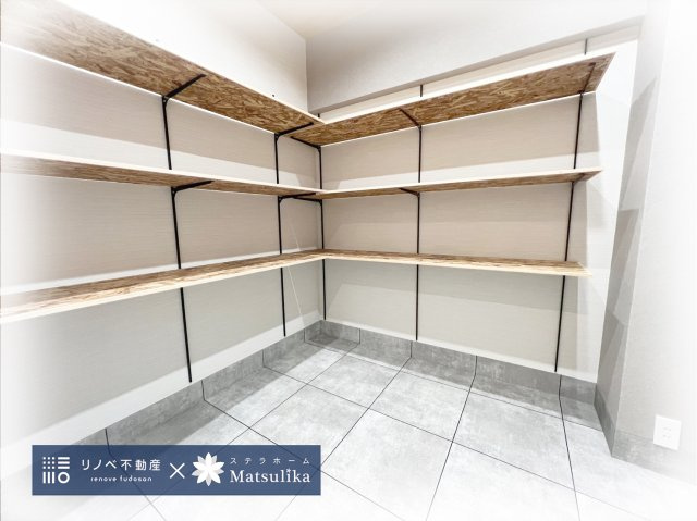 進和江坂アーバンライフの玄関|約3.5帖の広々土間空間です