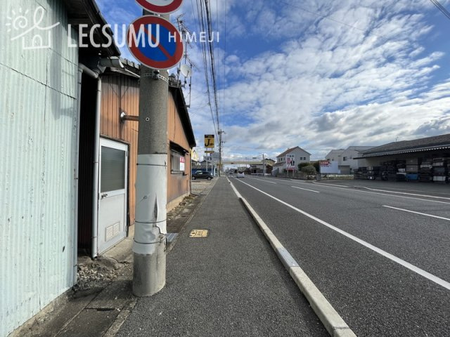 姫路市大津区新町1丁目／売土地の前面道路含む現地写真