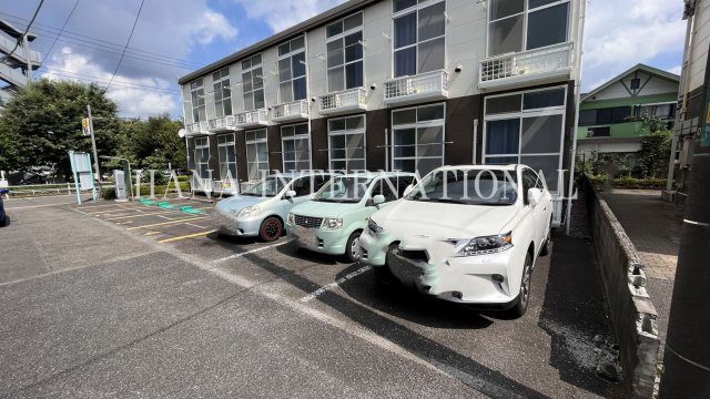 レオパレスサンライズⅡの駐車場