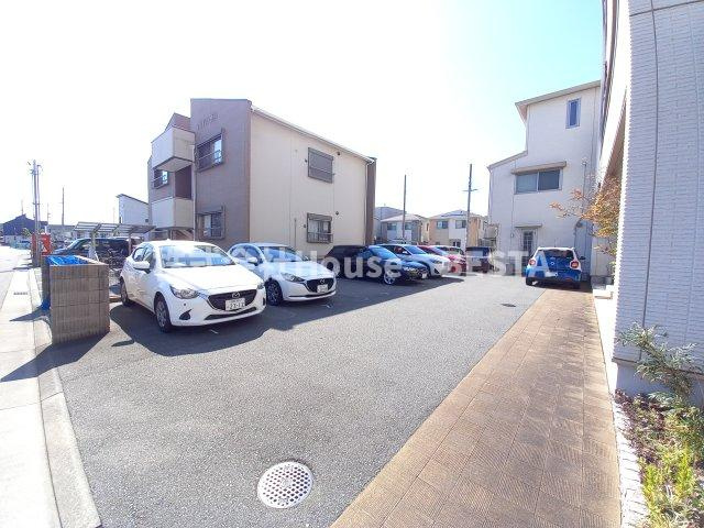 リオ・レジュール加古川の駐車場