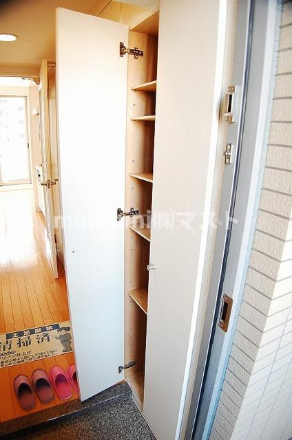 アーデンタワー立売堀の玄関