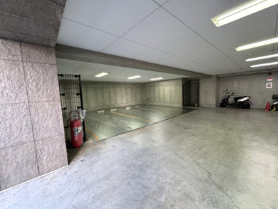 【駐車場】 | ローヤルシティ伊勢佐木町 | 駐車場です。