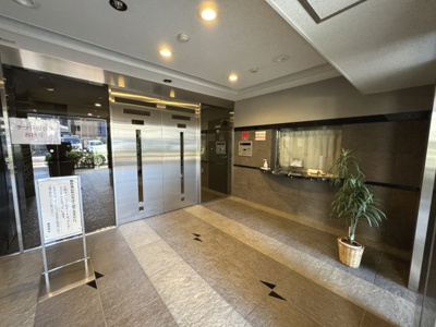 【エントランス】 | ローヤルシティ伊勢佐木町 | 管理人室です。