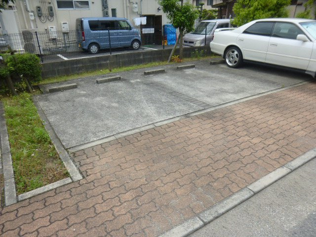サンビレッジ田寺の駐車場