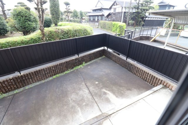熊本市南区御幸笛田６丁目のアパートのバルコニー