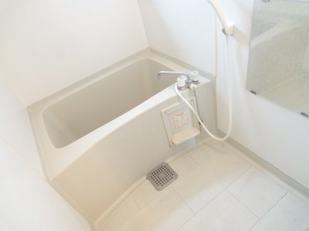 熊本市南区御幸笛田６丁目のアパートの浴室
