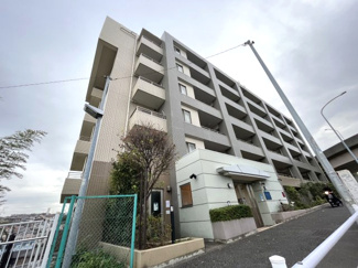 【外観】 | 東南角部屋・ルーフバルコニー付、南側に高い建物がなく採光・通風良好です。
独立性の高い居室は子供部屋、書斎など多目的利用が可能。