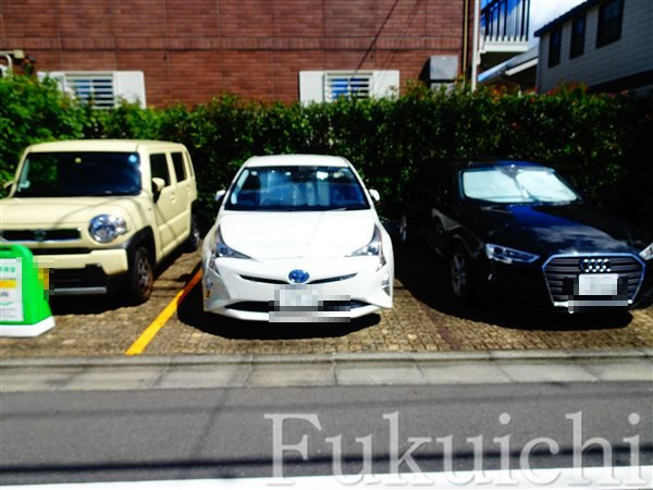 クールフローロ深沢の駐車場