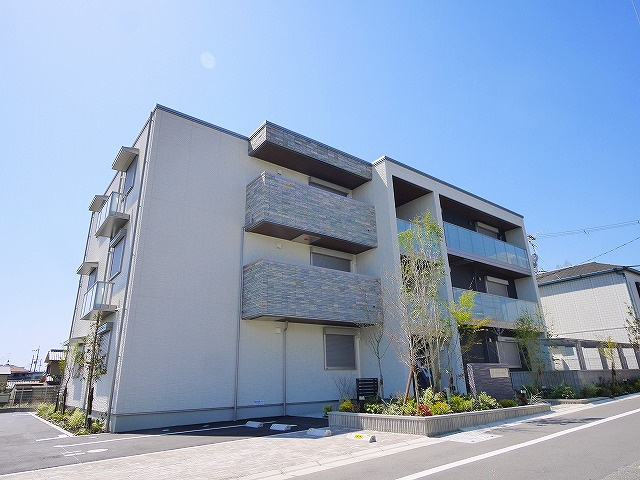 サクラ・メゾン西大寺の外観