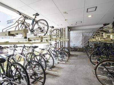 【その他共用部分】 | クレジデンス虎ノ門 | 屋根のある所に駐輪場があります