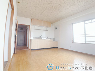 【居間・リビング】 | 高田ビル【名古屋市賃貸・2面バルコニー】