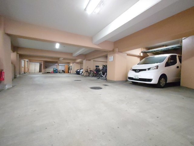 【駐車場】