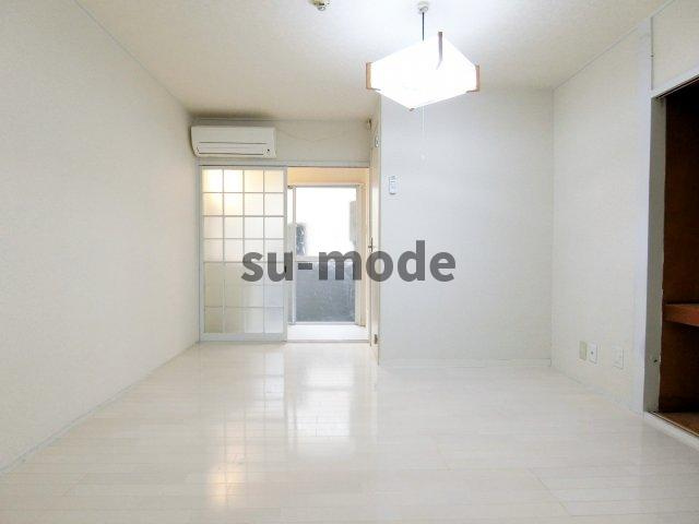 ヴィラナリー小川の居間・リビング