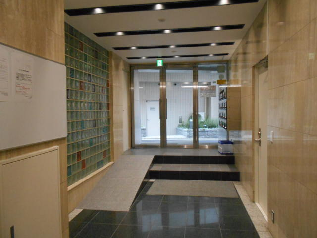 喜助内神田３丁目ビルのエントランス