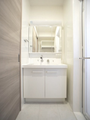 【独立洗面台】 | SOLANA（ソラナ） | 洗髪洗面化粧台と洗濯機置き場があります♪