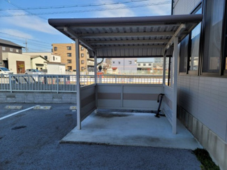 【その他共用部分】 | 屋根付きの駐輪場です。