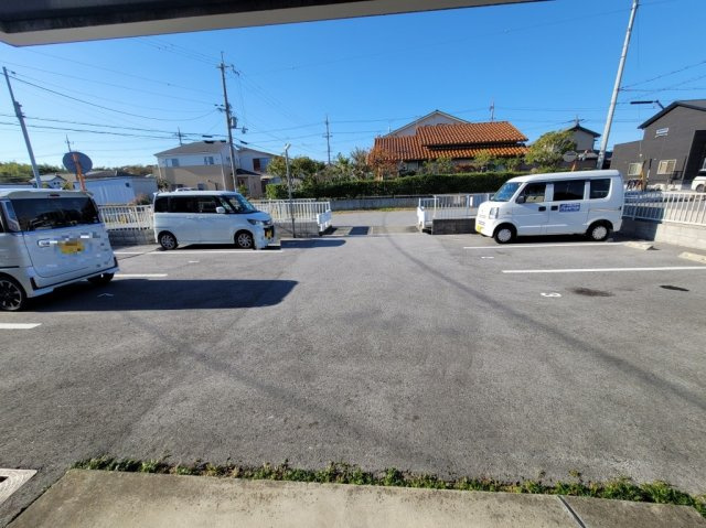 第2コスモハイツの駐車場|平面式の駐車場です。