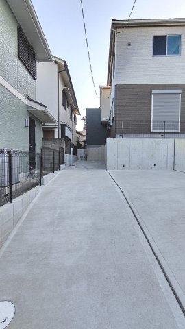 箕面市瀬川５丁目の新築一戸建の駐車場|２台駐車可