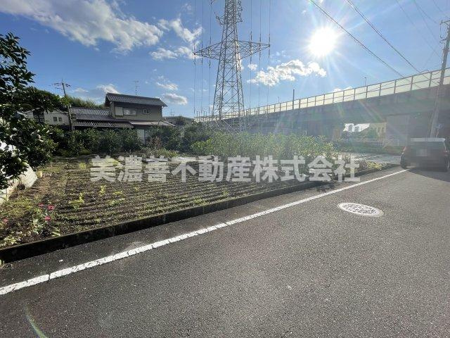 ６１８２２　岐阜市城望町土地の前面道路含む現地写真