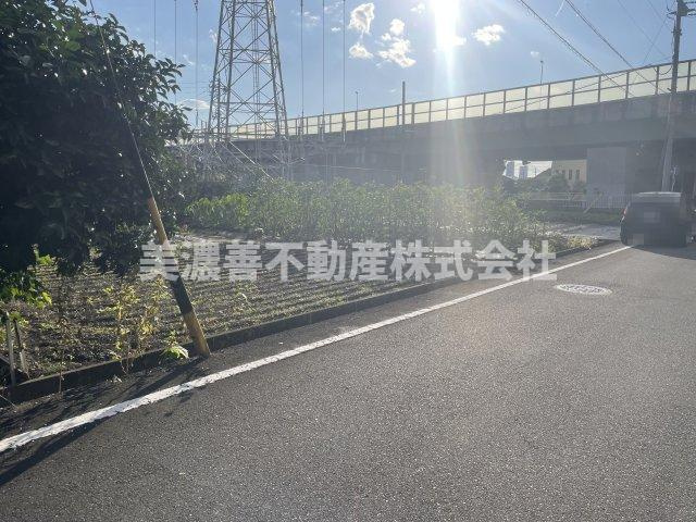 ６１８２２　岐阜市城望町土地の前面道路含む現地写真