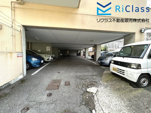 イスズハイツベル長田A棟の駐車場