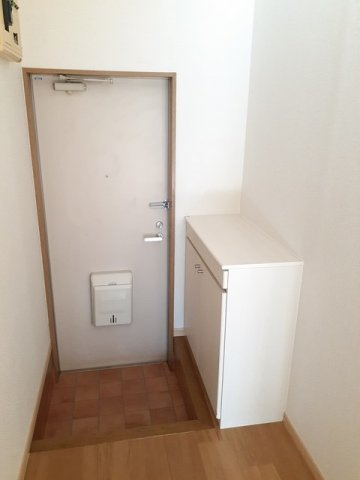 六田アパートＨＡＭＡＤＡの玄関