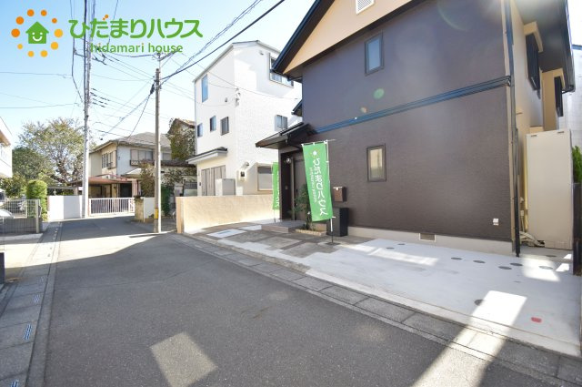 西区三橋6丁目　中古一戸建ての前面道路含む現地写真