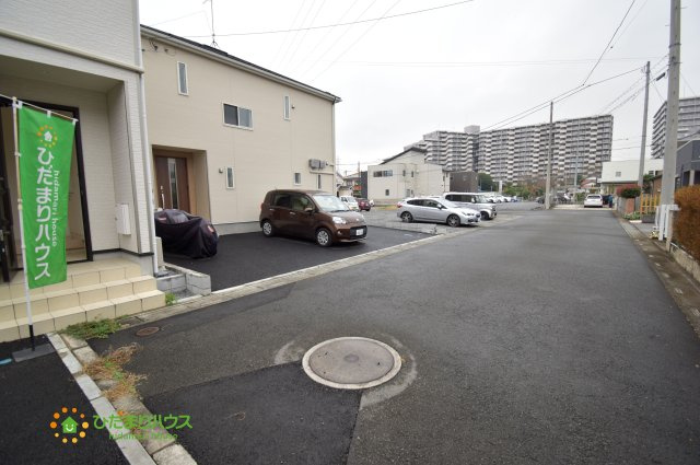 北本市東間6丁目　中古一戸建ての前面道路含む現地写真