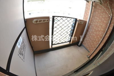 【バルコニー】 | エステムコート大阪城南Ⅱ | 外からの目が気にならないバルコニーで洗濯物が干せます