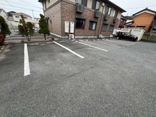 ヴィラウィッシュＢの駐車場