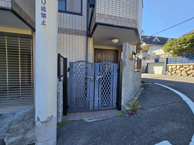 篠原中町戸建のエントランス