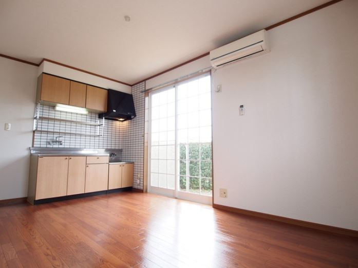 アメニティタウンハウスの居間・リビング|こちらのリビングで趣味の時間をお楽しみください